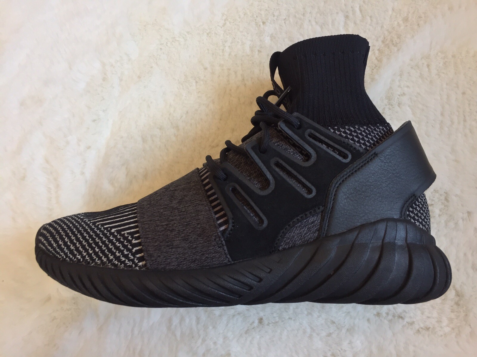 ADIDAS NMD R2 Herren Sneaker Gr. 45 13 US11 UK10 12 R1 ADIDAS NMD R2 Herren Sneaker Gr. 45 13 US11 UK10 12 R1