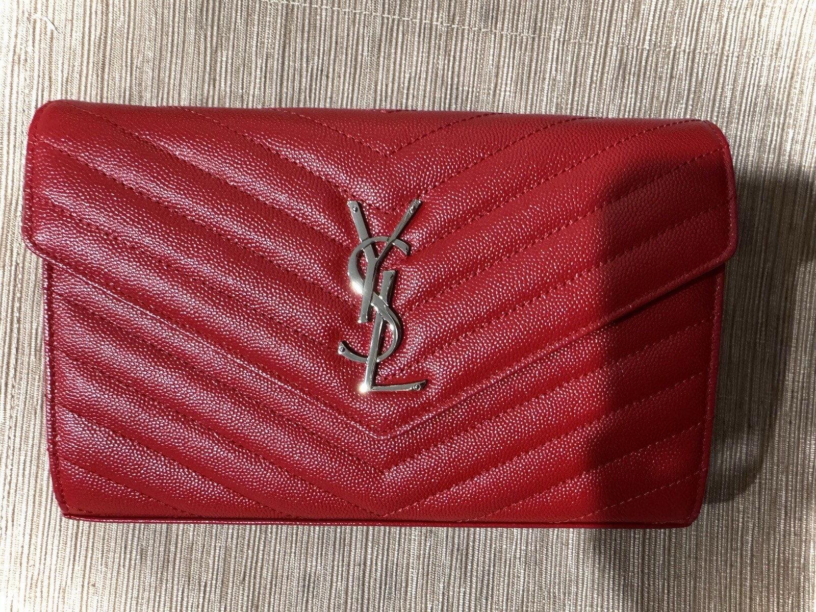 SAINT LAURENT Portafoglio busta YSL monogramma Matelasse su catena