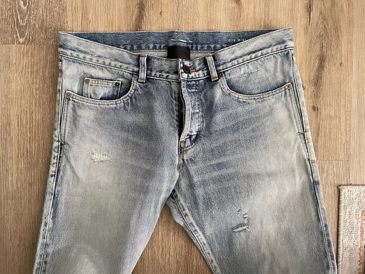 Jeans uomo Saint Laurent slim strappato al ginocchio blu. Taglia 32