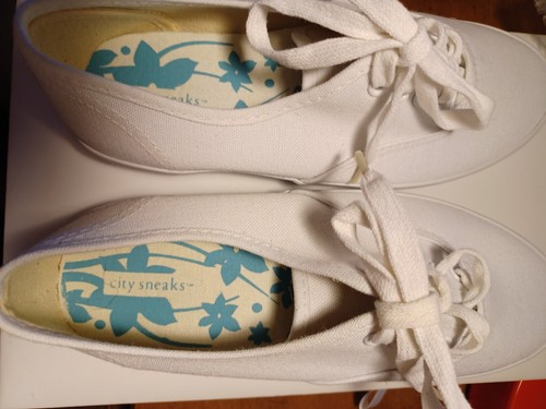 Women's or girls city sneaks size 5 white tennis shoes new without box