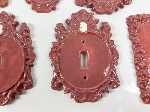 LOT /12 PIECES SWITCH PLATES OUTLET COVERS CERAMIC PORCELAIN MAUVE CAMEO GLOSS - Photo 12 sur 21