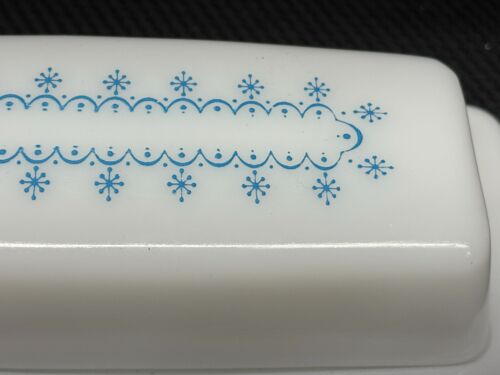 Plato de mantequilla cubierto Pyrex "GUIRNALDA AZUL / COPO DE NIEVE" - Imagen 4 de 8