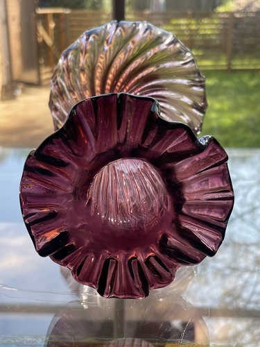 C 1880 Victorian Purple/ Amethyst Twist Blown Glass Vase With Ruffled Rim - Picture 6 of 11