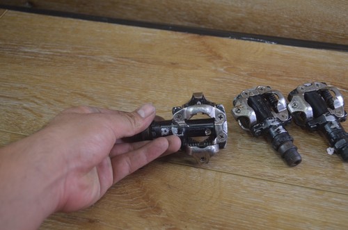 Shimano SPD PD-M520 Clipless Mountain Road Bike Pedals Trek 2 LEFTS, 1 RIGHT - Picture 6 of 9