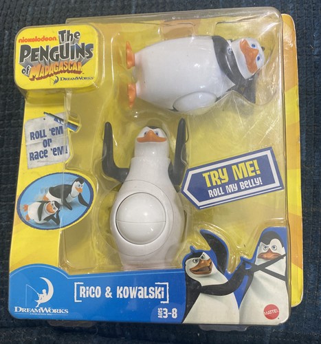 NUEVO Pingüinos de Madagascar RICO & KOWALSKI ROLL 'EM RACE'EM Juguete para el vientre Mattel - Imagen 1 de 2