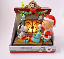 Peanuts Snoopy Charlie Brown Christmas Camp Fire Musical Light-Up Table Piece