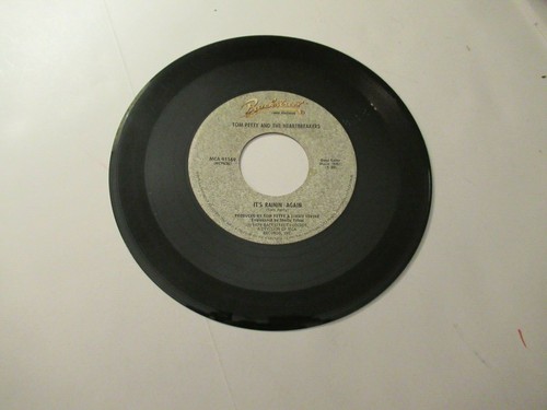 Tom Petty & The Heartbreakers: Refugee / It's Rainin' Again / 45 Rpm W/PS 1980 - Picture 4 of 4