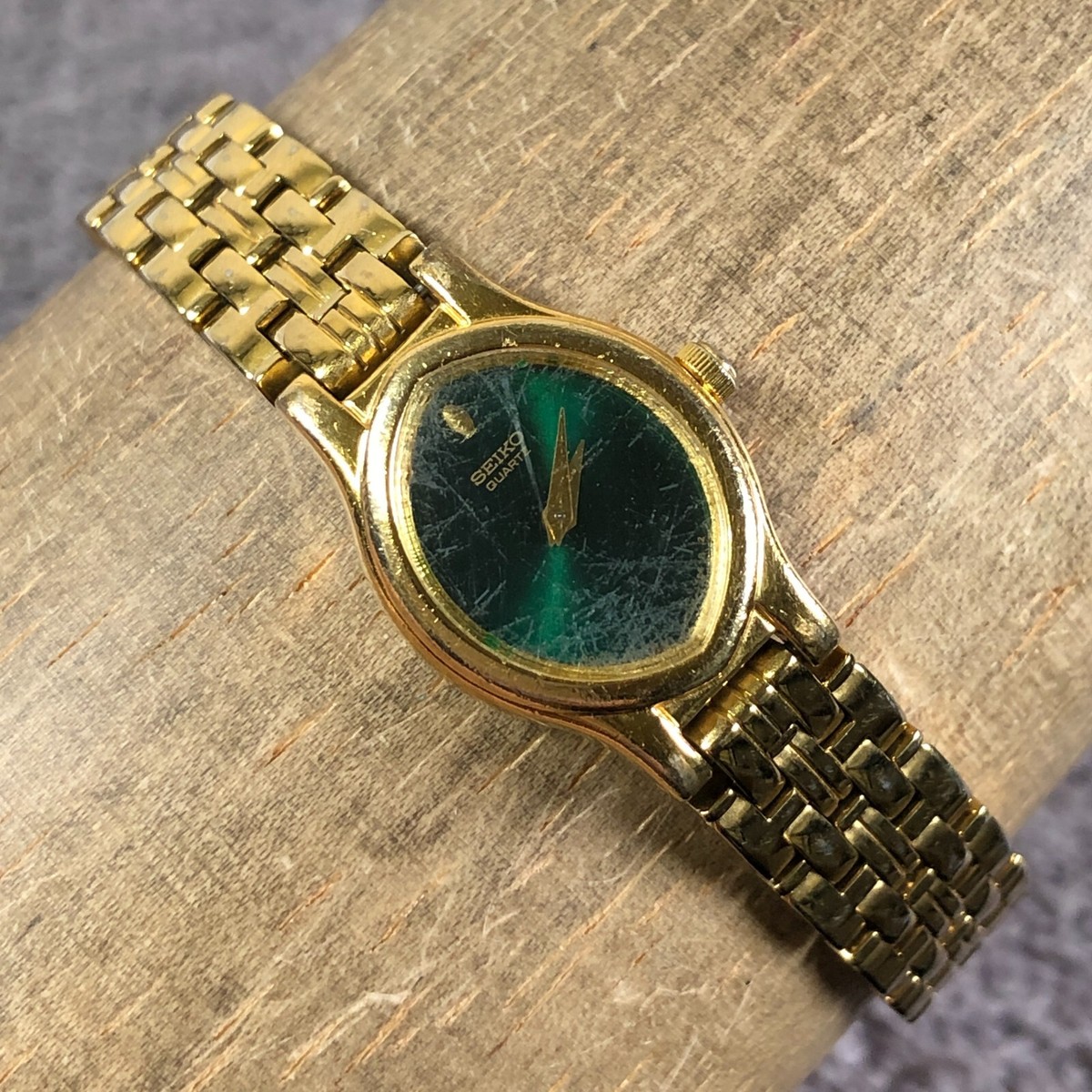SEIKO 　レディース グリーンダイヤルウォッチ　ヴィンテージ Rare Vintage Seiko Women V400-5581 Green Dial Quartz Watch 7