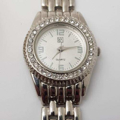 Lot Of 4 Watchs All Have NEW BATTERY - Picture 2 of 10