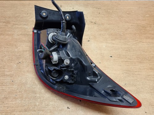MAZDA 2 MK3 DJ 2014-2018 PRE-FACELIFT GENUINE PASSENGERS REAR OUTER BRAKE LIGHT - Picture 7 of 9