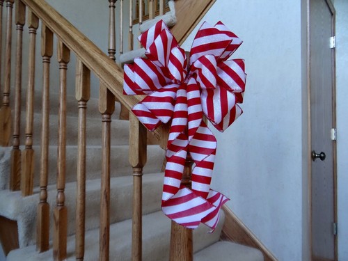 10" BREITE ROT & WEISS GESTREIFTE WEIHNACHTSSCHLEIFE FÜR GESCHENKE LATERNEN KRANZ DEKORATION - Bild 2 von 2