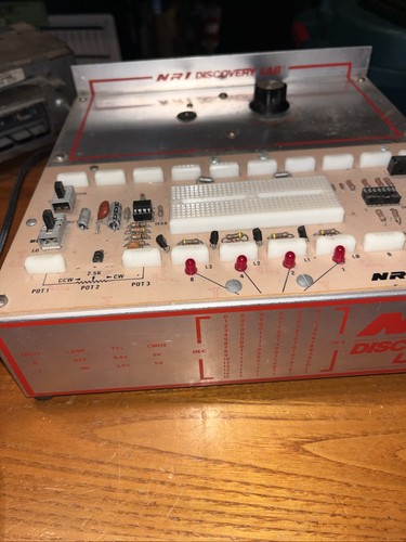 Leggi Vintage NRI Discovery Lab Electronics Trainer Non Testato - Foto 3 di 13
