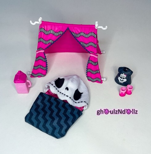 LOL SURPRISE Furniture Sleepover Sleepy Bones LOT Tent Sleeping Bag Clothes. - Picture 1 of 9