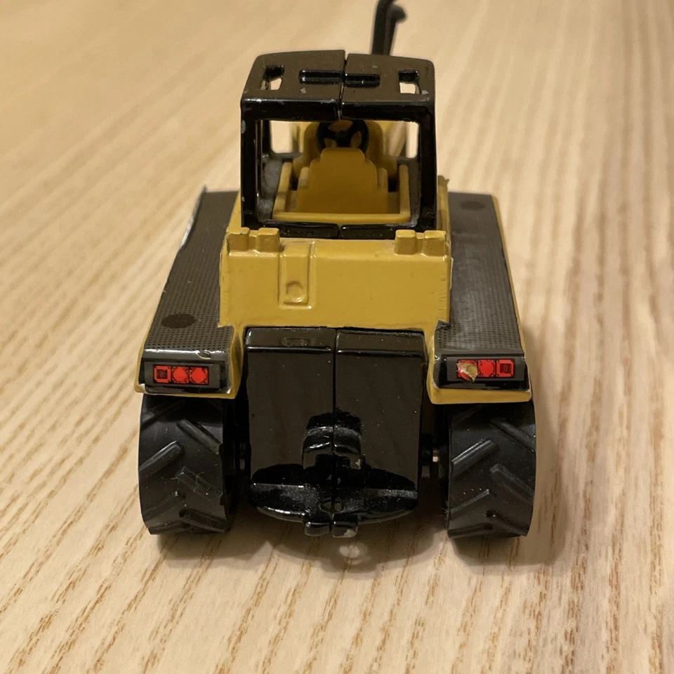 Caterpillar Cat Challenger 75 Crawler Tractor Ertl 1:64 Scale - Image 4 of 4