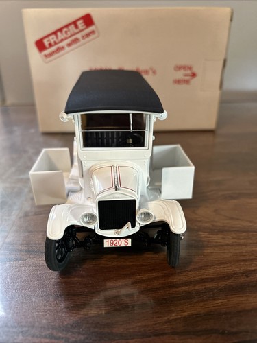 Camión de reparto de botellas de leche Ford Borden Danbury años 20 escala 1:24 diecast - Imagen 4 de 14