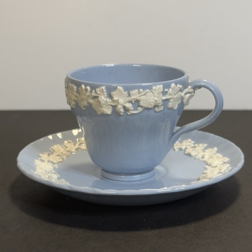 Wedgwood Queensware blau & weiß Demitasse Tasse & Untertasse Set geprägt gestempelt
