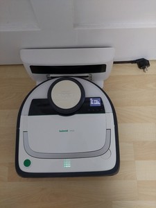Vorwerk VR 200 Saugroboter mit Ladestation