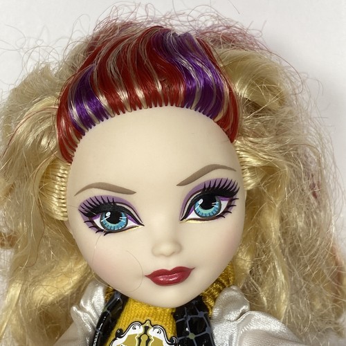 Muñeca Ever After High Apple White School Spirit en vestido rojo amarillo - Imagen 3 de 8