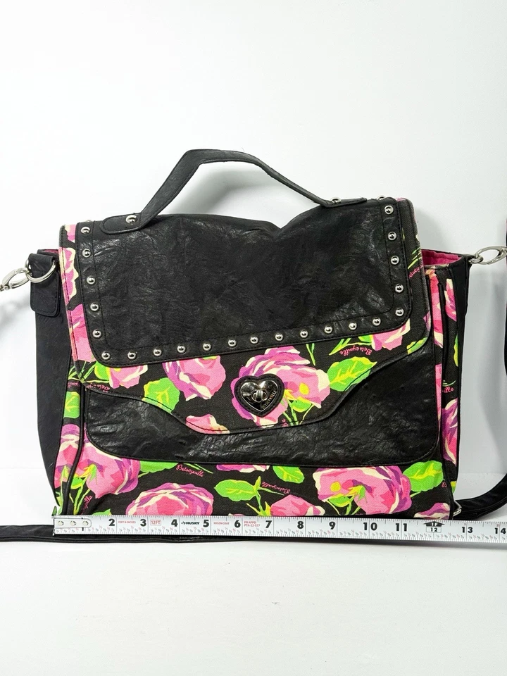 Bolso Cartera BETSEYVILLE Betsey Johnson Asa Superior Cuero Sintético Borde Rosa Tachonado Foto 4 de 4