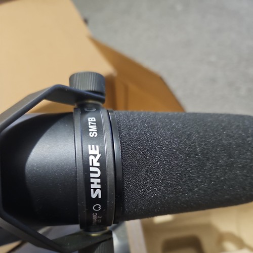 Genuine Shure SM7B Professional Cardioid Dynamic Studio Vocal Microphone SM-7B - Picture 8 of 10