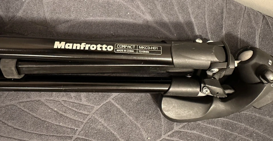 Manfrotto Compact MKC3-H01M Camera Tripod Adjustable For Photography & Lighting - Image 3 of 4