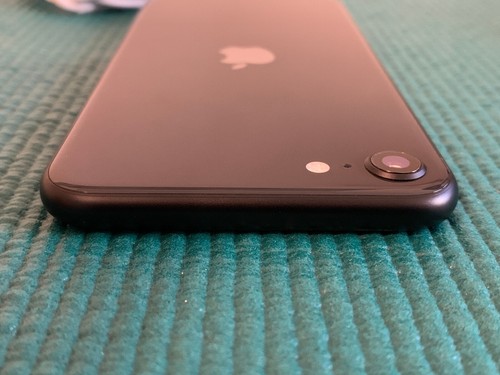 Apple iPhone SE 2nd Generation 64GB Black (Unlocked) A2275 (CDMA + GSM) - Afbeelding 3 van 10