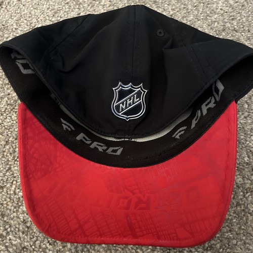 Detroit Red Wings Fanatics Hat S/M Red And Black - Picture 3 of 4