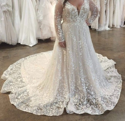 Brand New, Never Used Constantina Wedding dress, Ivory,  size 16W - Picture 9 of 9