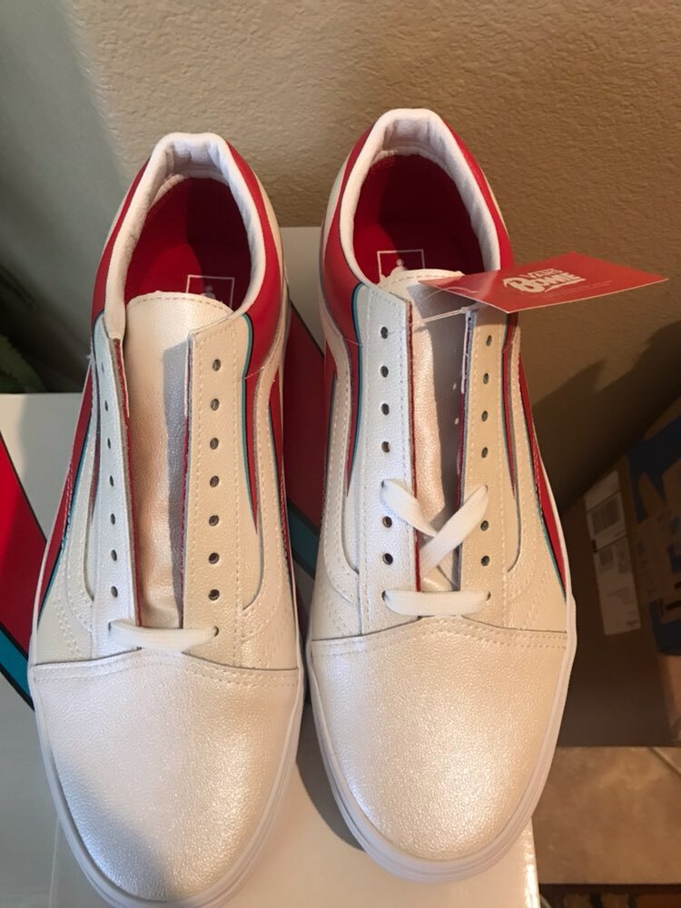 VANS X X X David Bowie OLD SKOOL ALADDIN SANE WHITE CREAM MENS SIZE 9 IN HAND fc48e4 VANS X X X David Bowie OLD SKOOL ALADDIN SANE WHITE CREAM MENS SIZE 9 IN HAND fc48e4