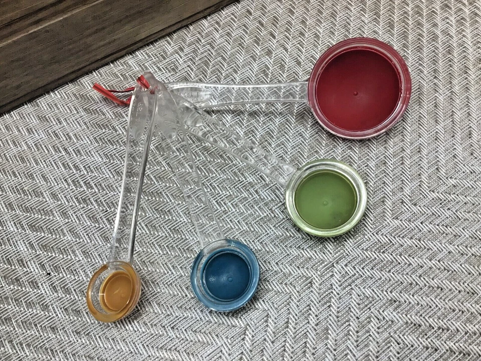 Juego de 4 cucharas medidoras de plástico transparente AMCO vintage de color Foto 2 de 4