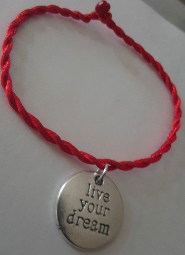 Pulsera de protección de cuerda roja medallón de plata Live Your Dream roja Cabalá - Imagen 2 de 7