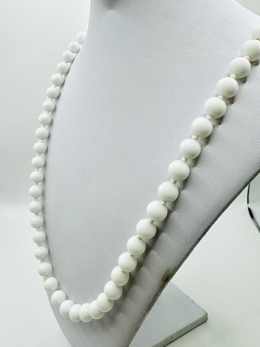 MIRIAM HASKELL Vintage White Milk Glass Bead Necklace - Picture 4 of 8