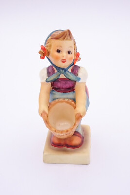 Goebel社 Hummel 「Little Helper 」#73 TMK-5 Vintage Hummel Goebel Porcelain Figurine 73 Little Helper TMK 5 | eBay