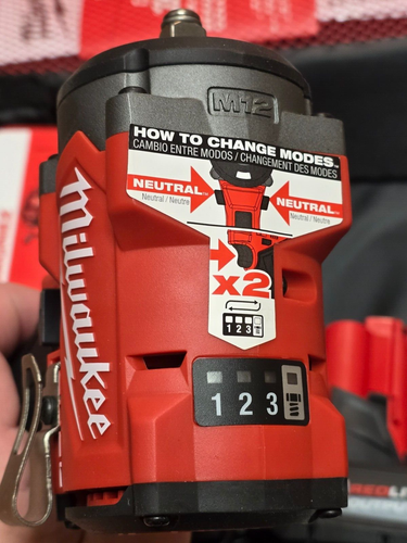 New!! Milwaukee M12 FUEL 3/8" dr Stubby Impact Wrench Kit, 550 ft-lbs #2562-22 - Bild 4 von 8