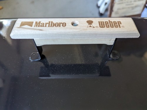 Nos Marlboro Weber Go-Anywhere 90er Gasgrill BBQ Tischplatte schwarz Holzgriffe - Bild 21 von 24