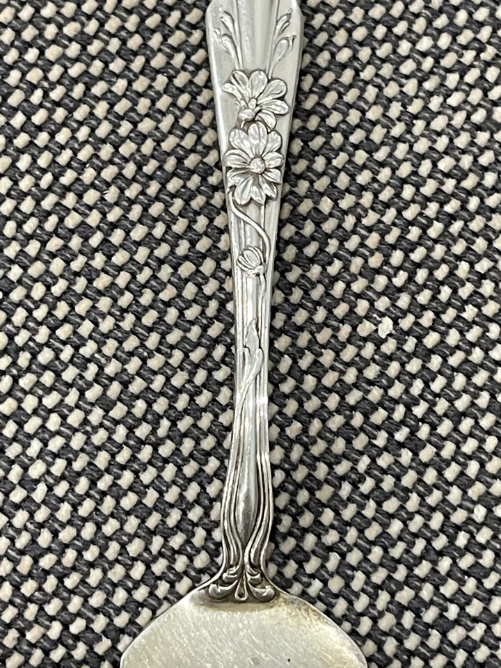 Antiguo tenedor para servir sardina pequeño patrón margarita de plata esterlina R Blackinton Foto 3 de 4