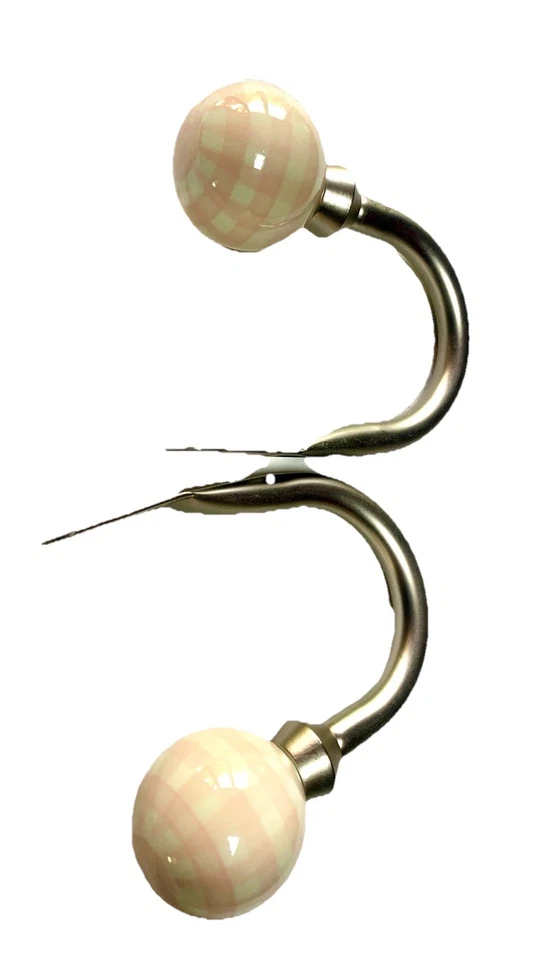 "Par de remates de cortina de cerámica de guinga rosa suave para niños Pottery Barn" Foto 4 de 4