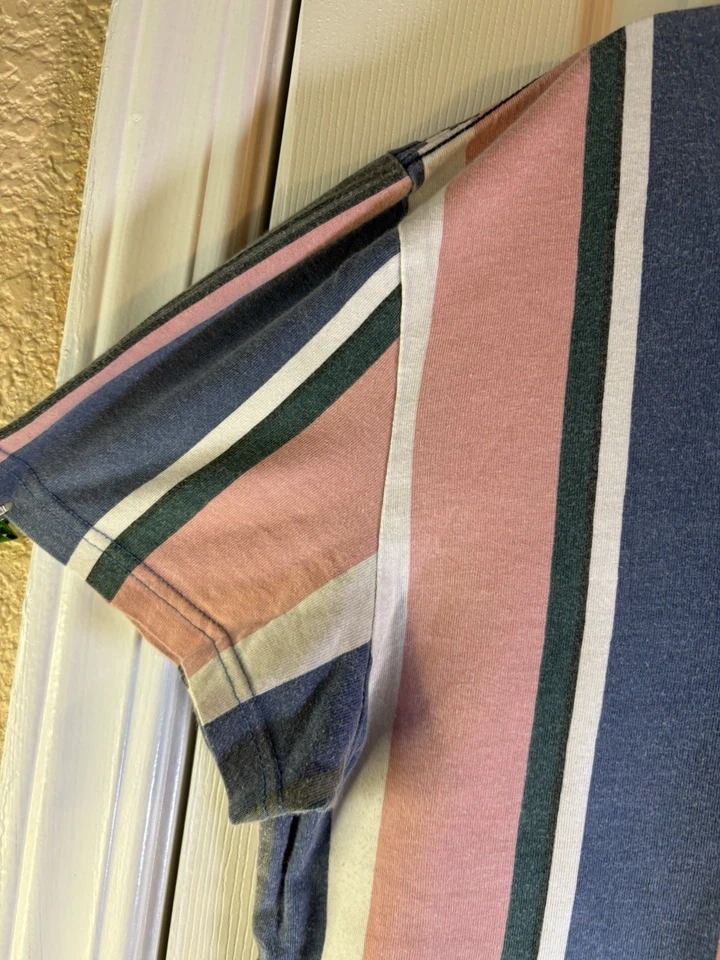 Camiseta Rue 21 Para Hombre Camiseta Cuello Redondo Lujo Bordada Rayas Colorida Preppy Foto 4 de 4