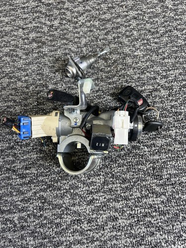 2010-2013 Kia Forte Ignition Switch with Key Door Lock - Picture 2 of 8