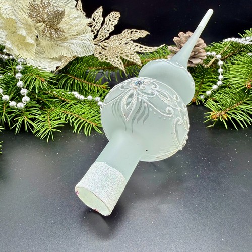 Handmade Frosted Glass Tree Topper – White Elegant Christmas Ornament - Picture 7 of 12