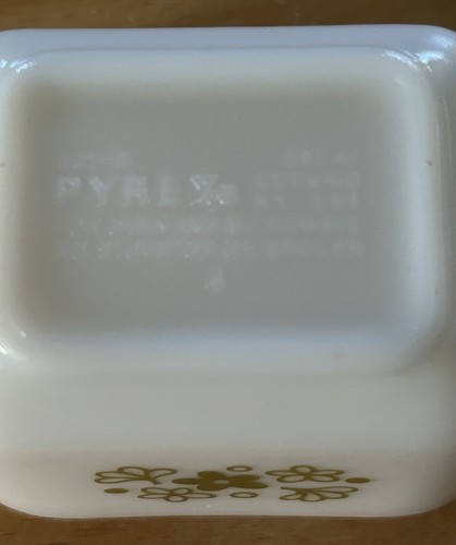Pyrex Green Spring Blossom Crazy Daisy Refrigerator Dish 501B with Lid - Picture 3 of 6