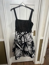 Evans Black And White Formal Leaf Palm Print Dress Size 30