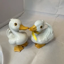 Vintage Homeco Ducks Set Of 2 White Ceramic 3.25” Tall And Very Cute #1414 Birds