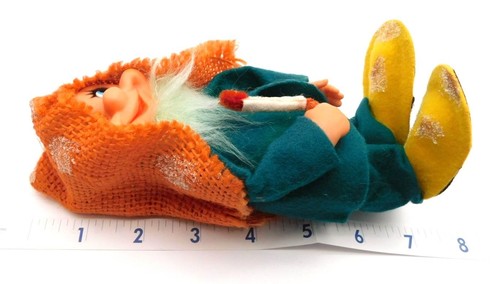 Vintage Weihnachten Filz Elfe Ornament Figur Gummi Gesicht Bart orange grün 7" - Bild 7 von 7