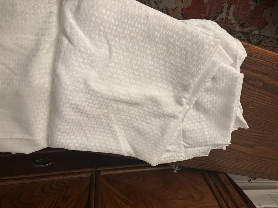 white tablecloths 60 x 102 Polyester Mainstays Brands - Image 4 of 4