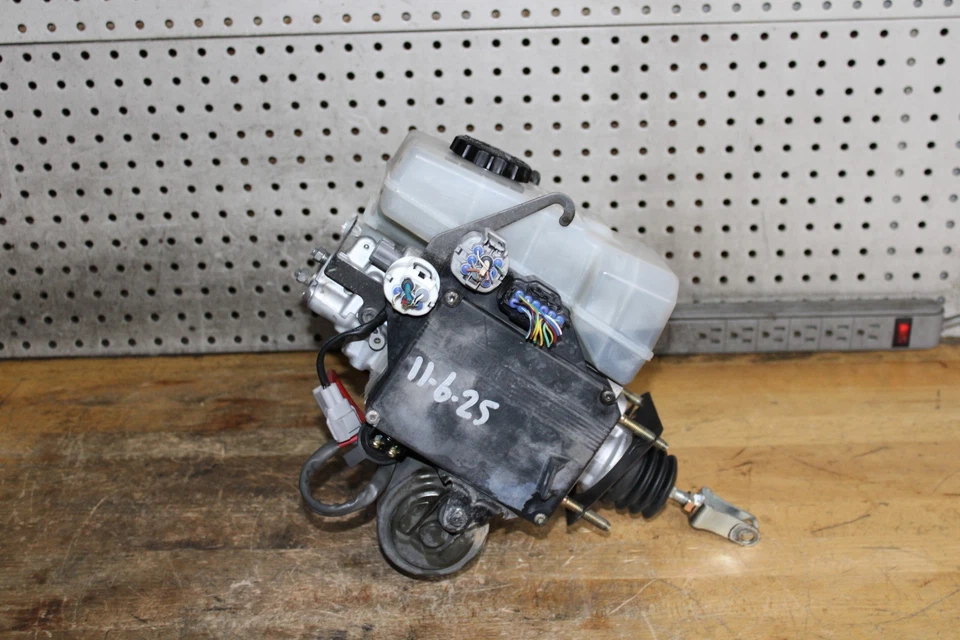 2001-2002 Toyota 4Runner Abs Pump Module Master Booster Cylinder Assembly Foto 2 de 4