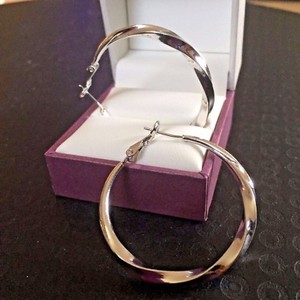 Details About White Gold Hoop Earrings Large 3 6m Diameter With Twisted Effect Plum Uk Boxed Details About White Gold Hoop Earrings Large 3 6m Diameter With Twisted Effect Plum Uk Boxed