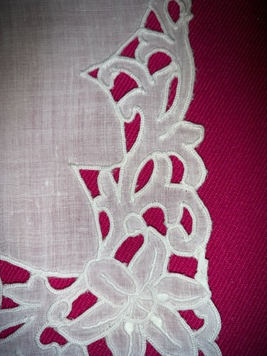 Superbe et ancien mouchoir broderie Richelieu marqué " Justine " - Imagen 3 de 3