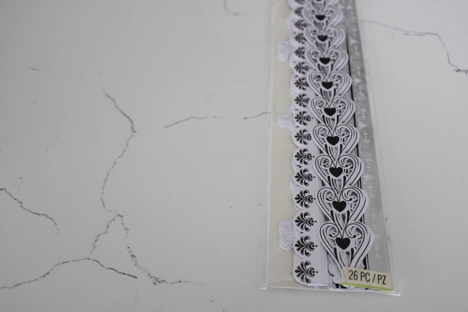 Álbum de recortes K&Company Frises Elegance adhesivo negro/blanco/plateado borde corazones Foto 3 de 4