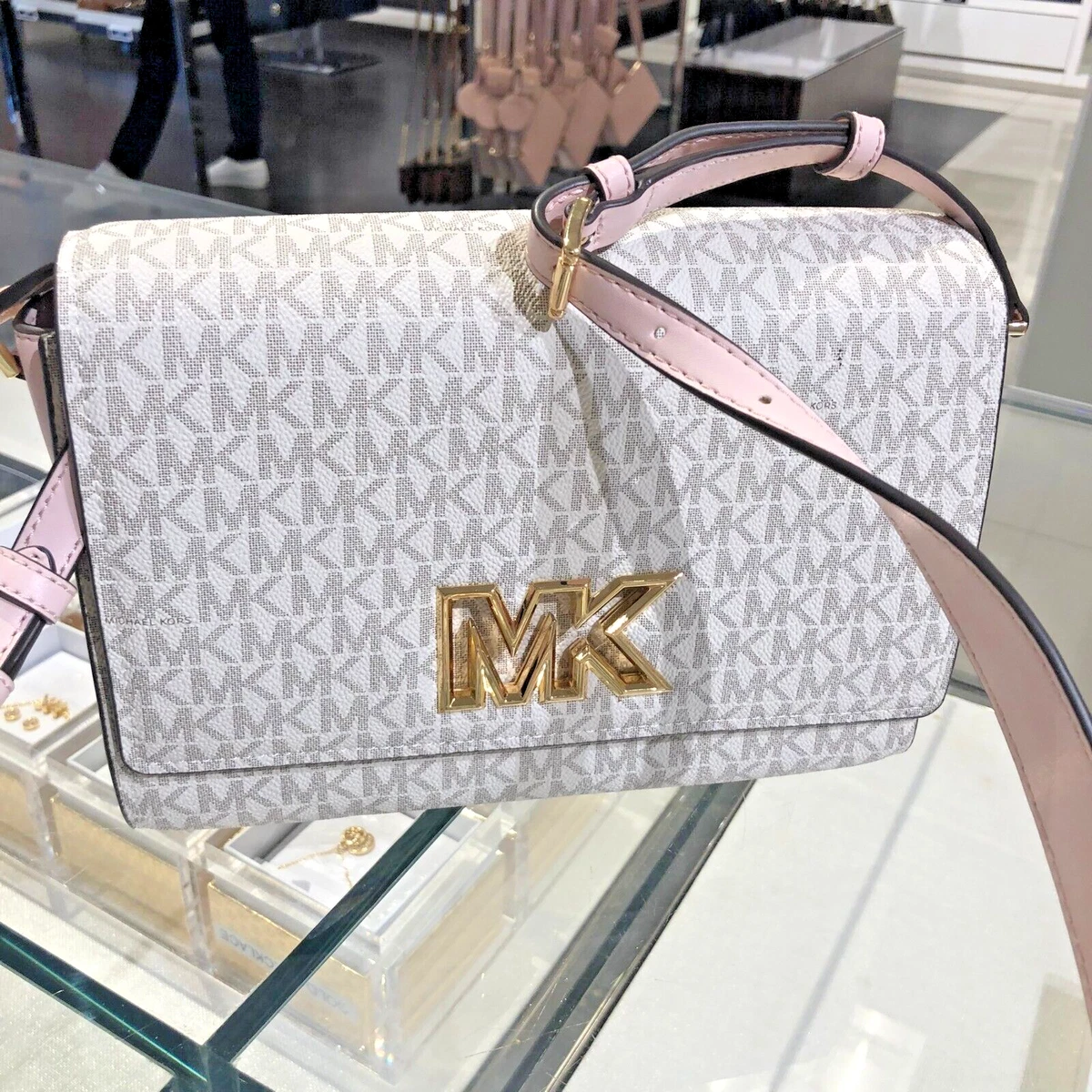 Michael kors 2024 logo messenger bag